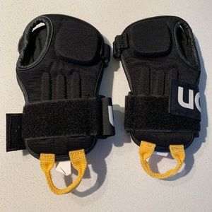 Burton wrist guards